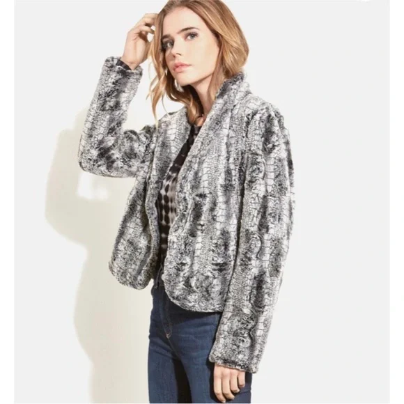 Fifteen Twenty Plush Faux Fur Snake Print Crop Grey Black Coat medium - Picture 1 of 6